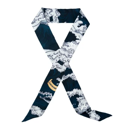 Ilona Tambor Silk Ribbon Scarf Lago di Como Navy Blue A/W 2025 — hand-illustrated waves with golden accents. Handmade in Italy.
